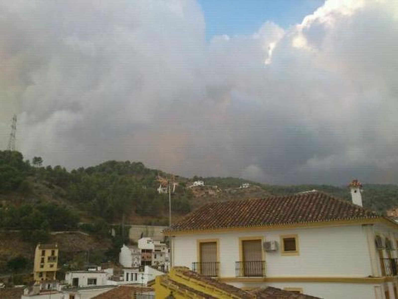 Imágenes del incendio de la Costa del Sol  Foto: EFE/ Reuters/ Lectores