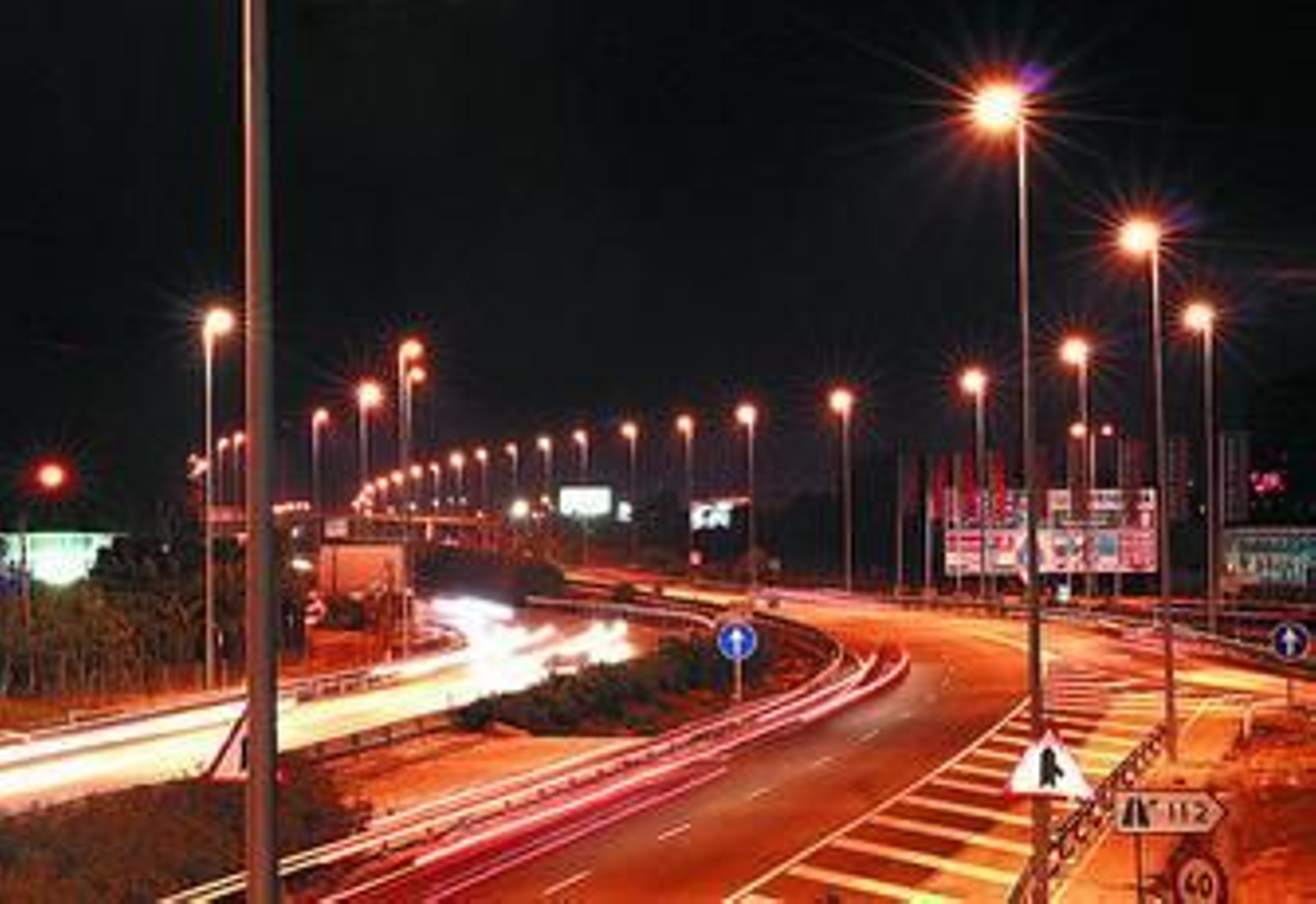 Vista de la autovía A-7 a su paso por Palmones y Los Cortijillos, con luz en el año 2008.