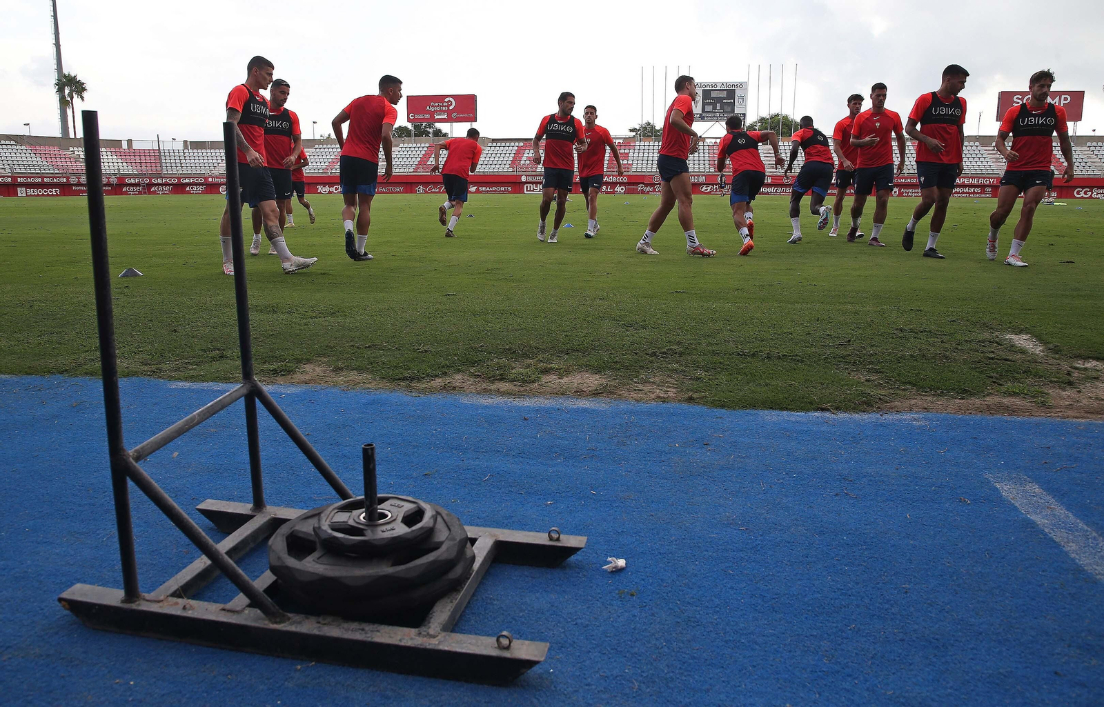 Fotos del entrenamiento del Algeciras CF en el estadio Nuevo Mirador