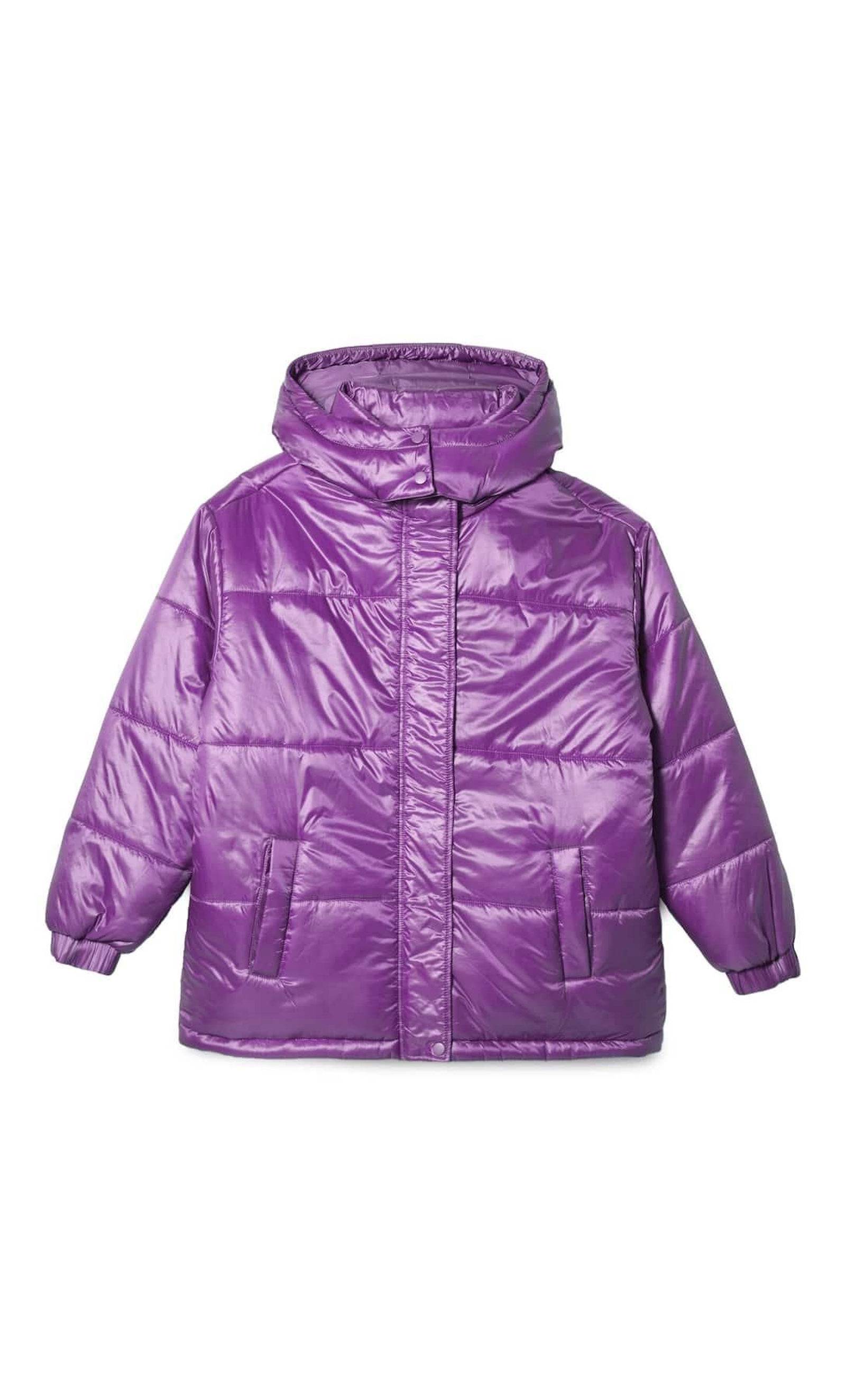 Plumífero morado de Stradivarius.