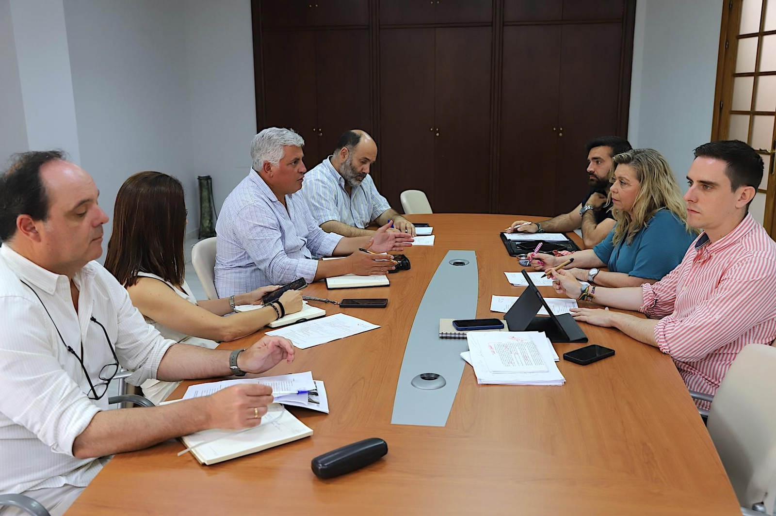 Un momento de la reunión entre Ayuntamiento y Acoje.
