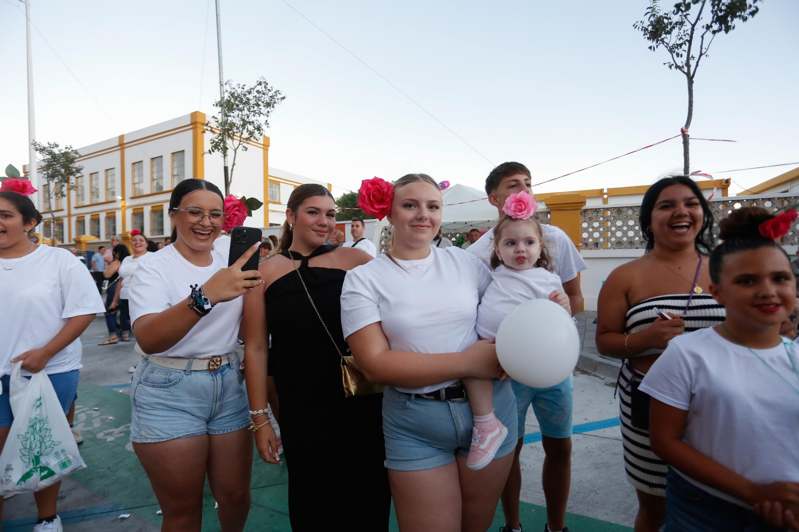 Búscate en las fotos de la cabalgata de la Feria de La Línea