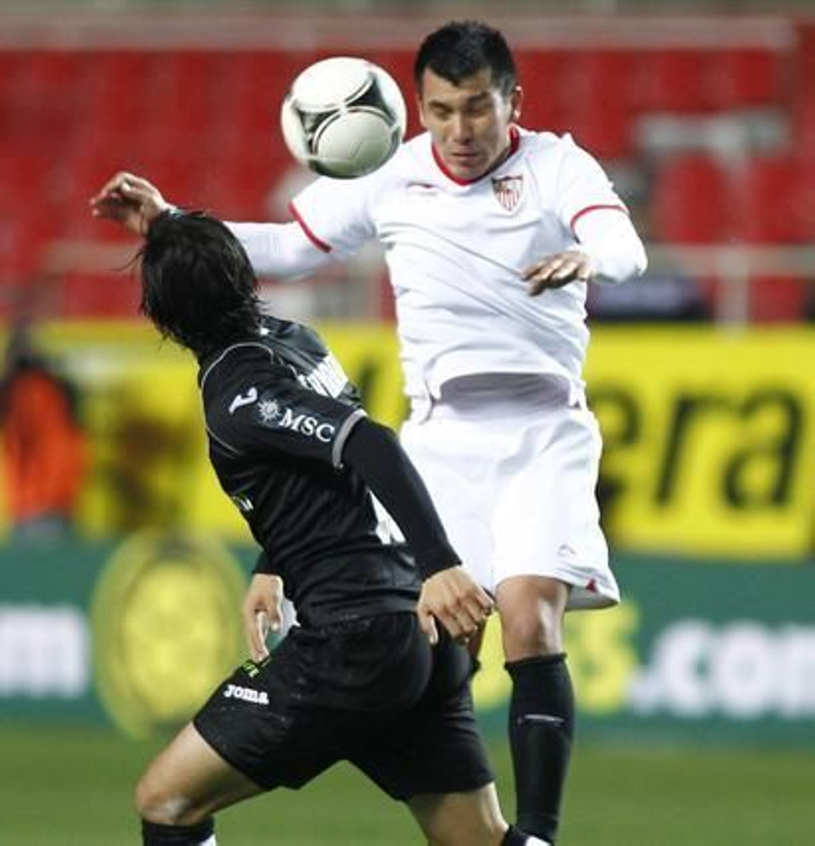 El Sevilla no puede remontar al Valencia en el Sánchez Pizjuán y queda eliminado de la Copa del Rey (2-1). / Antonio Pizarro