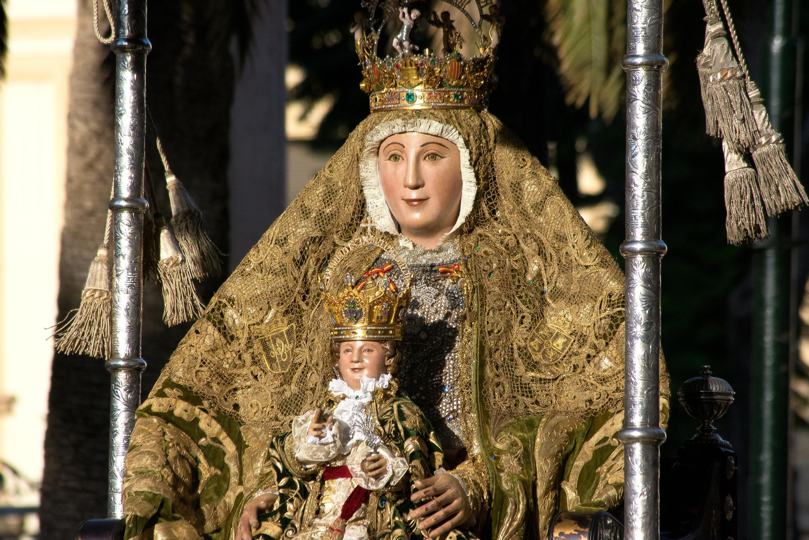El sol del 15 de agosto iluminó a la Virgen de los Reyes
