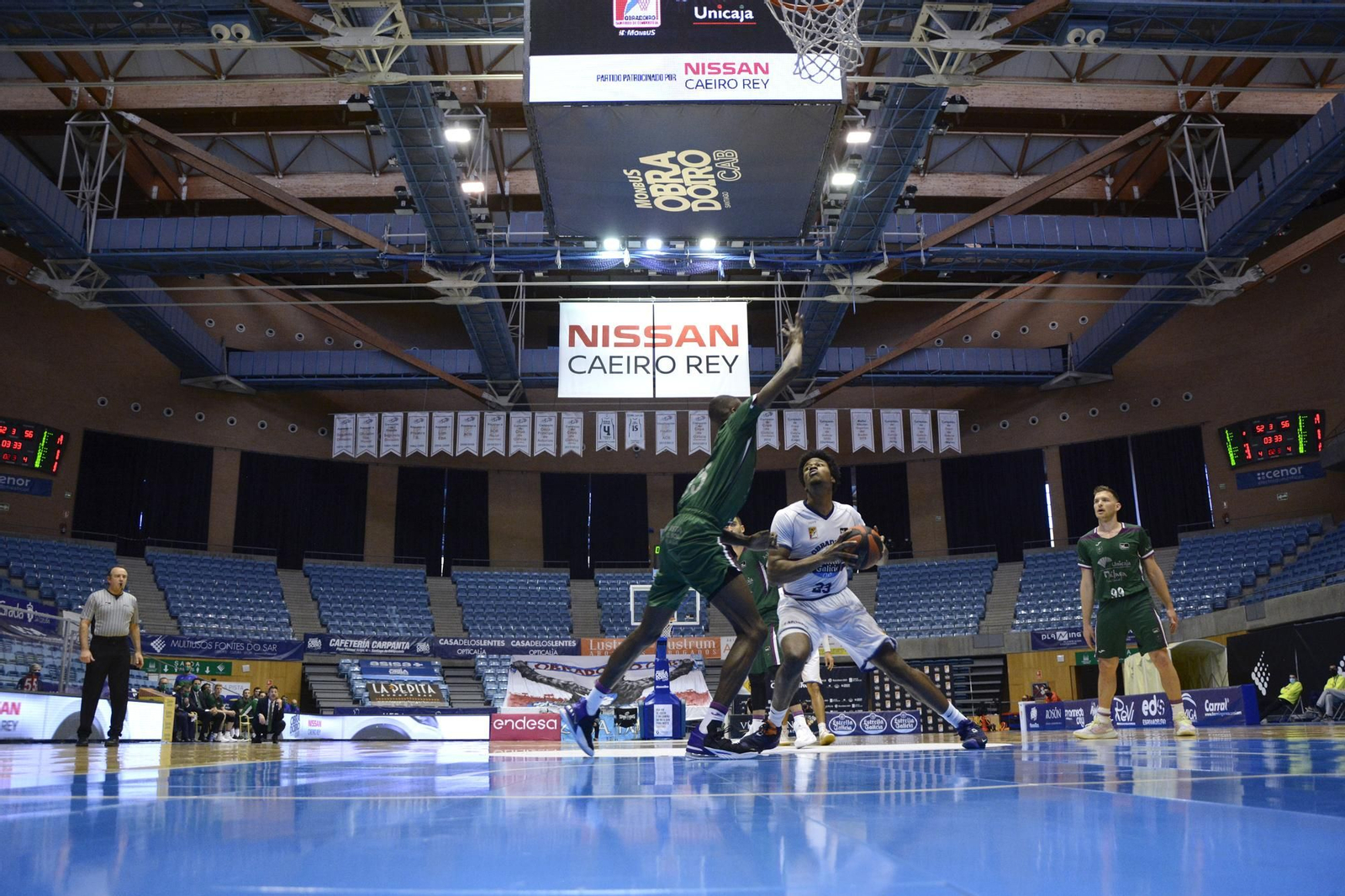 El Monbus Obradoiro - Unicaja Baloncesto, en fotos