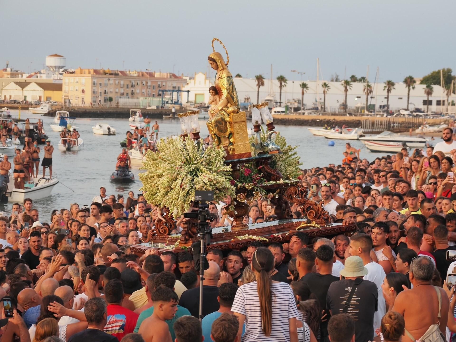 Las mejores imágenes de la procesión de la Virgen del Mar de Isla Cristina.