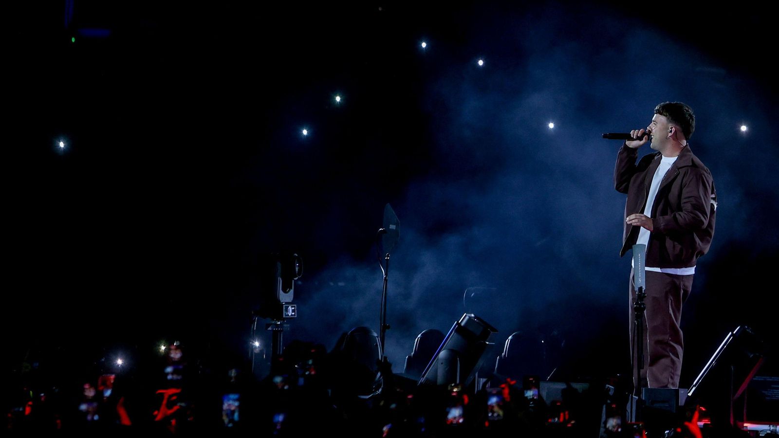 El cantante Quevedo  durante una actuación en el Wizink Center, a 5 de mayo de 2023.