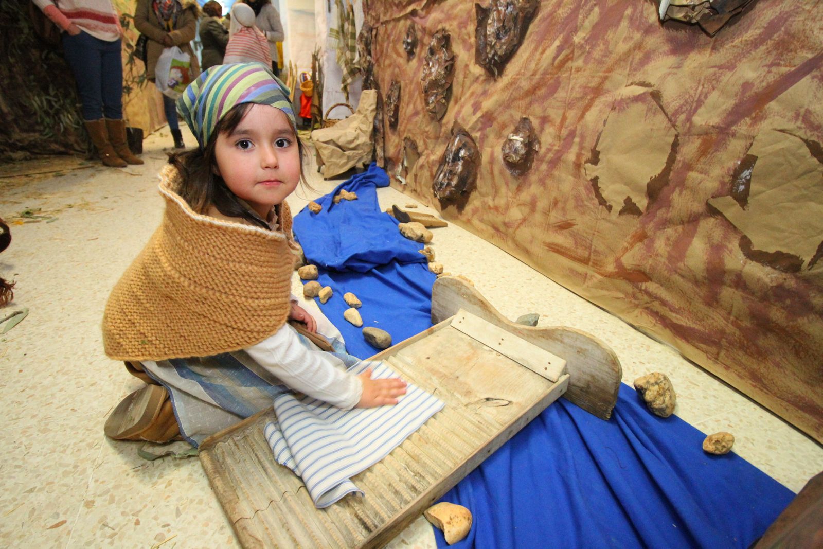 Imágenes del Belén viviente del colegio 12 de Octubre y la AMPA