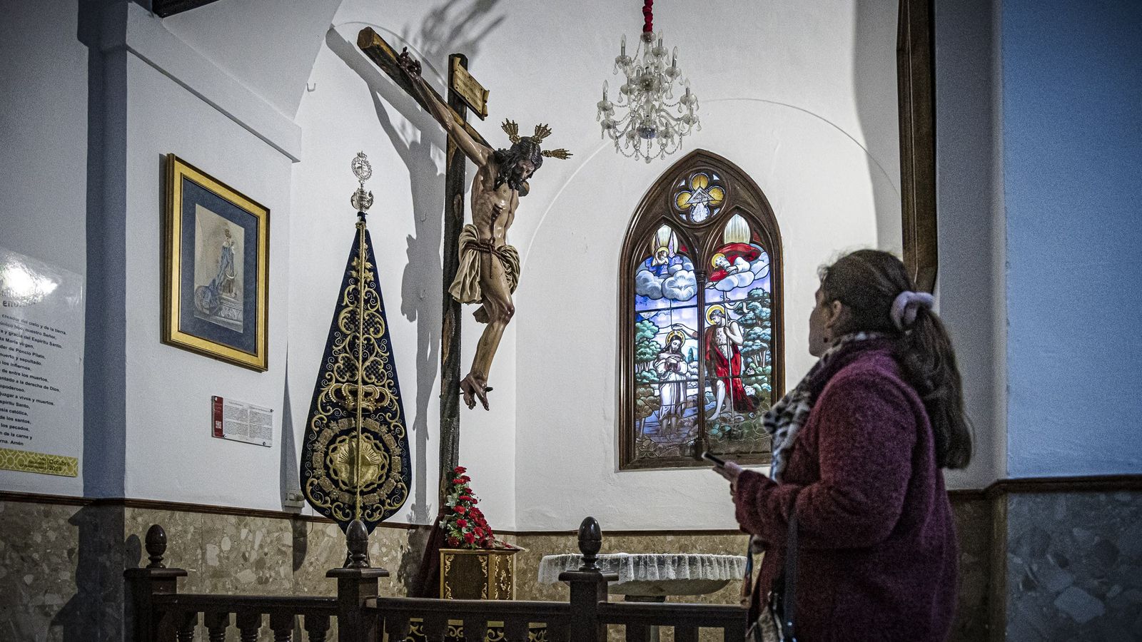 El Cristo de Las Aguas, presidiendo la capilla del Bautismo de San Antonio.