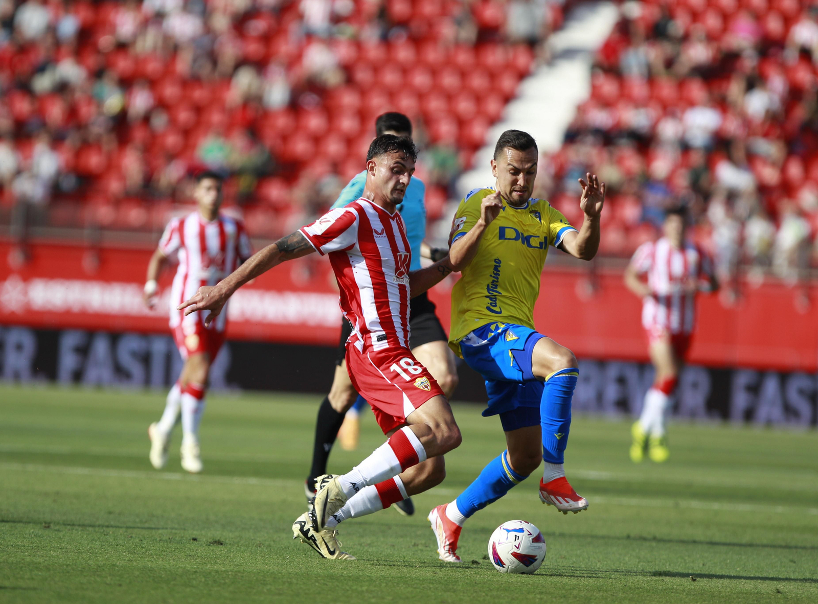 Imágenes de la gran victoria del Almería ante el Cádiz por 6 a 1