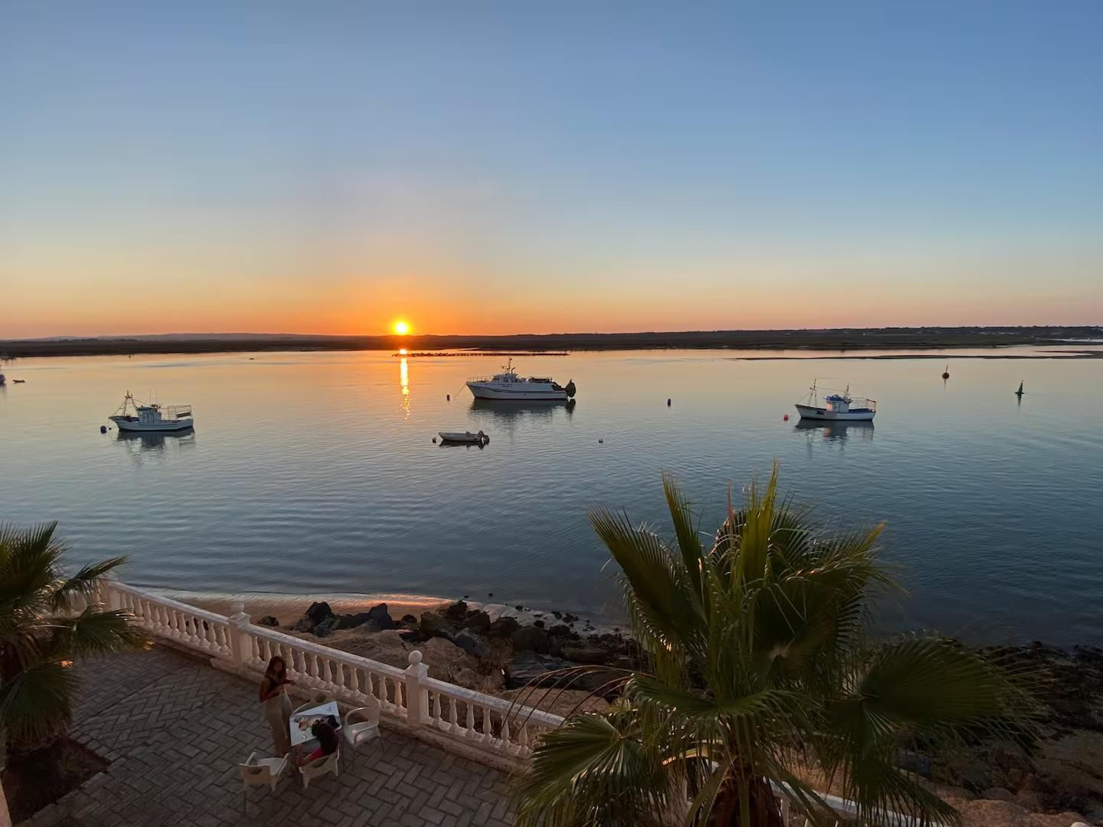 Dormir en un faro es posible en este bello pueblo de Huelva: "Con vistas privilegiadas al mar" Dormir en un faro es posible en este bello pueblo de Huelva: "Con vistas privilegiadas al mar"