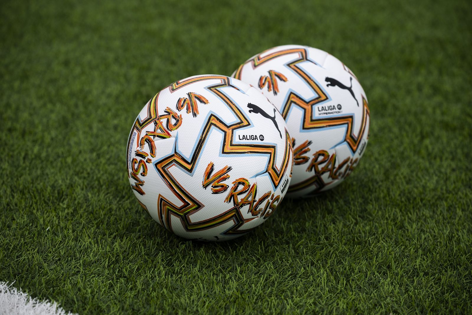 Balón contra el racismo en el Cádiz-Málaga CF