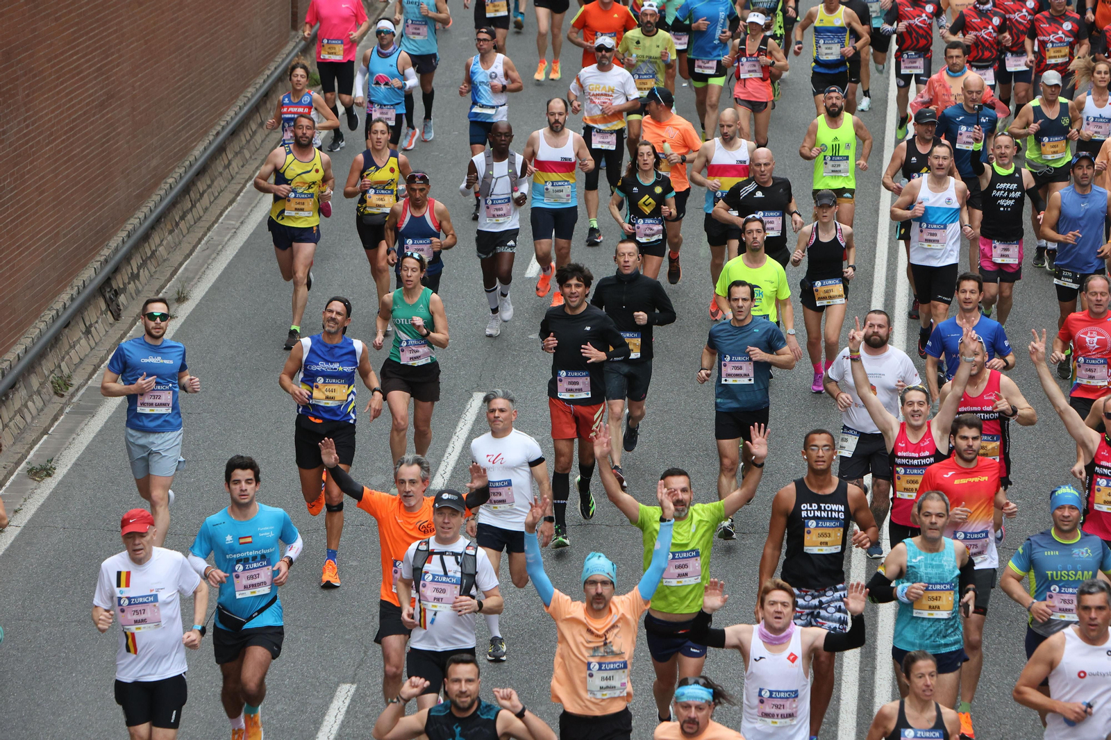Búscate en la maratón de Sevilla 06