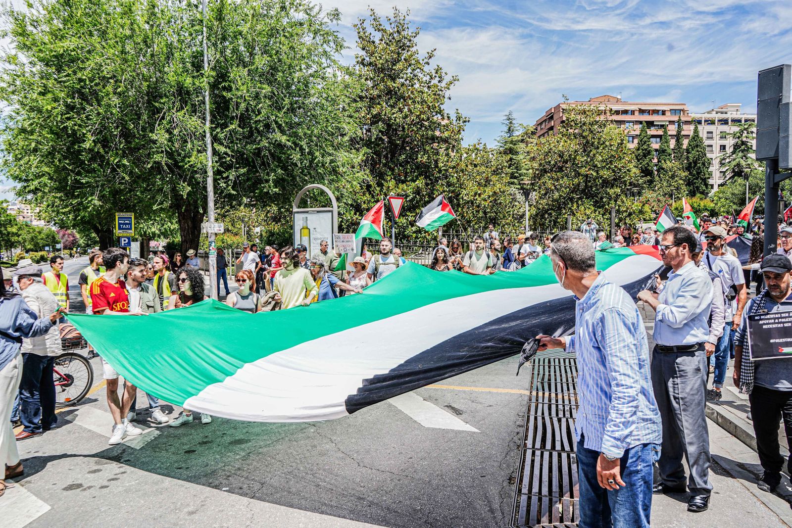 Las mejores imágenes de la manifestación contra el comercio de armas y relaciones con Israel en Granada
