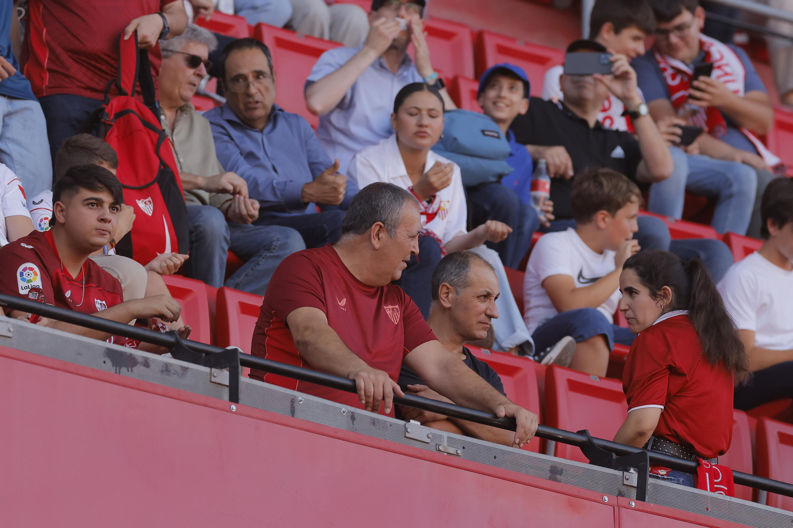 Búscate en las fotos del Sevilla-Español