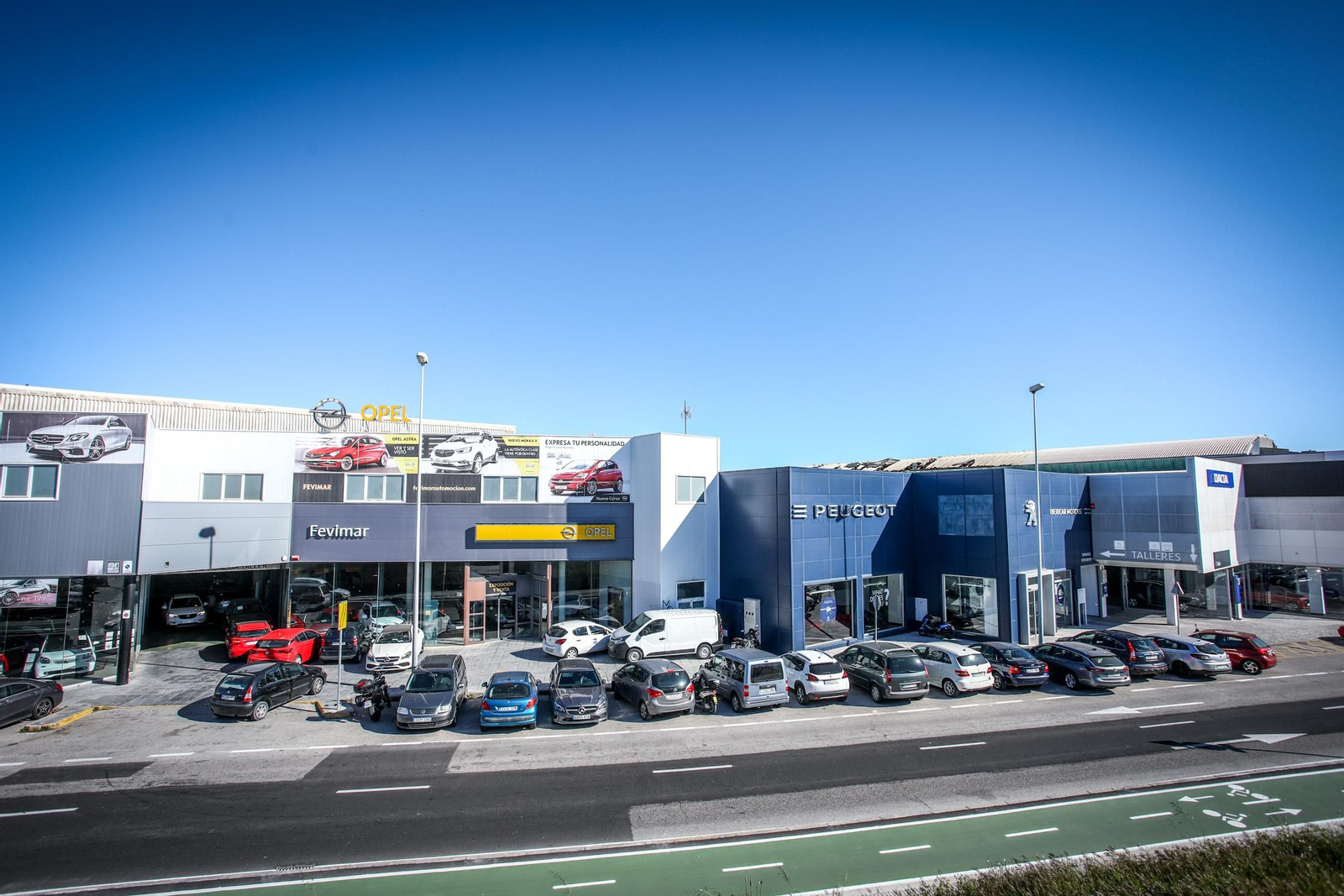 Concesionarios de la capital gaditana, en una imagen tomada el pasado viernes.