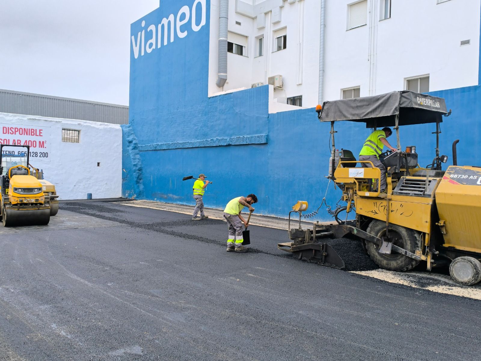 Asfaltado de la parcela colindante con el centro sanitario.