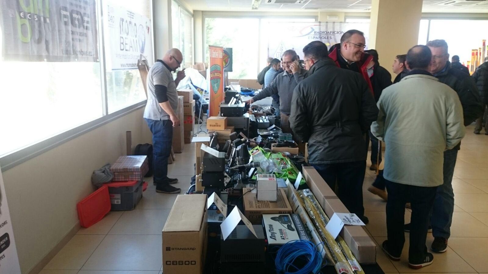 Mercadillo de la Unión de Readioaficionados.