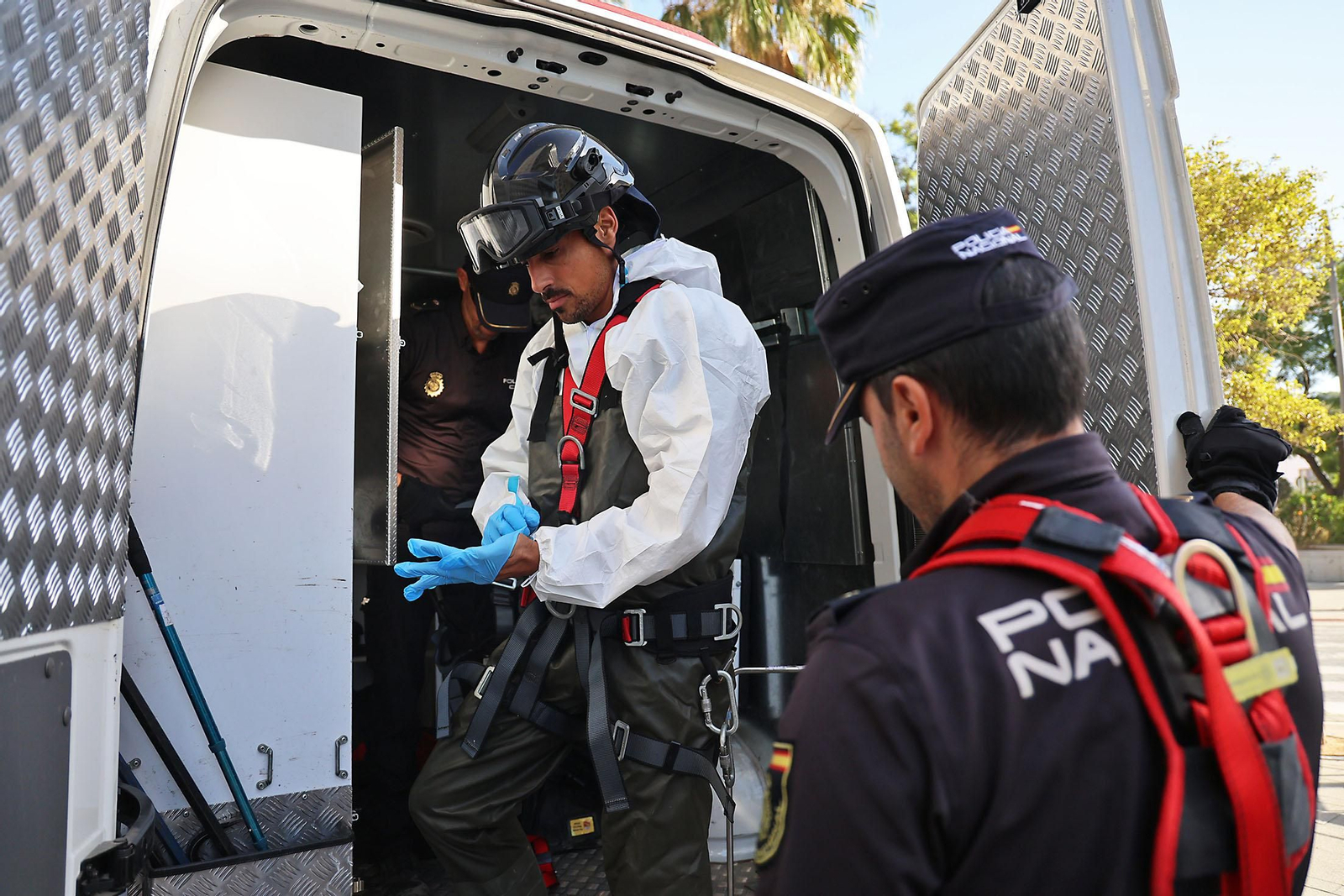 Así trabaja la Unidad de Subsuelo de la Policía para garantizar la seguridad en Huelva durante la Magna