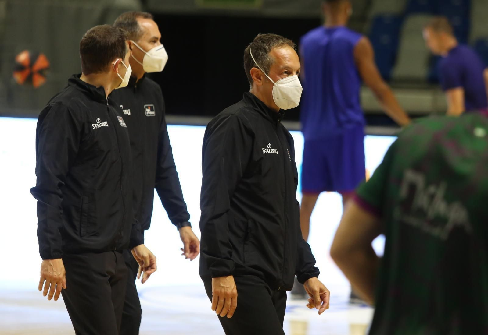 Así luce el Martín Carpena sin su afición en los prolegómenos de la visita del Barcelona