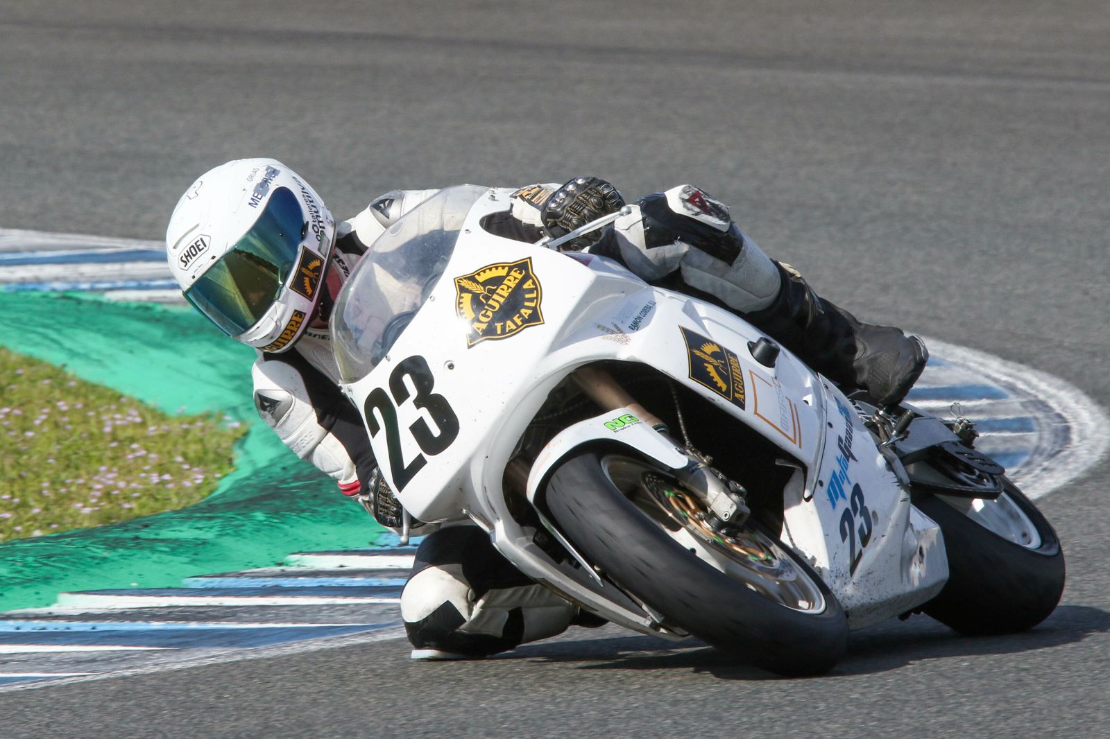 Rafael Samper, vencedor de la carrera de Clásicas Legends.
