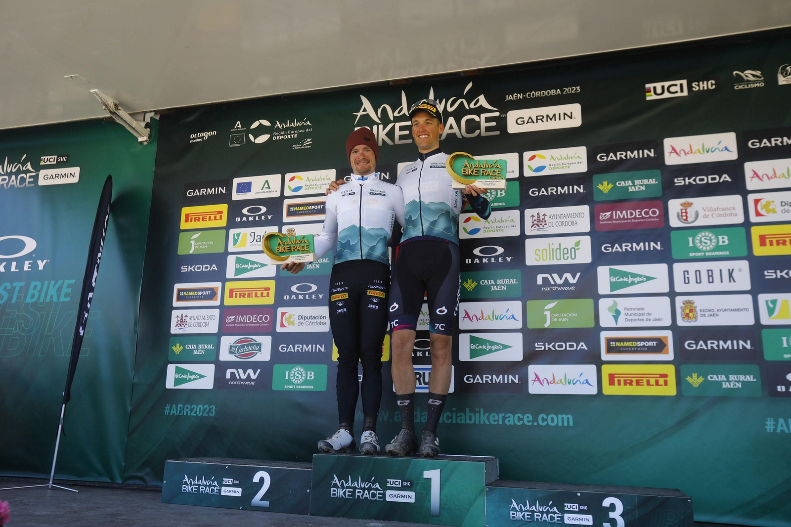 El paso de la Andalucía Bike Race por Villafranca de Córdoba, en imágenes