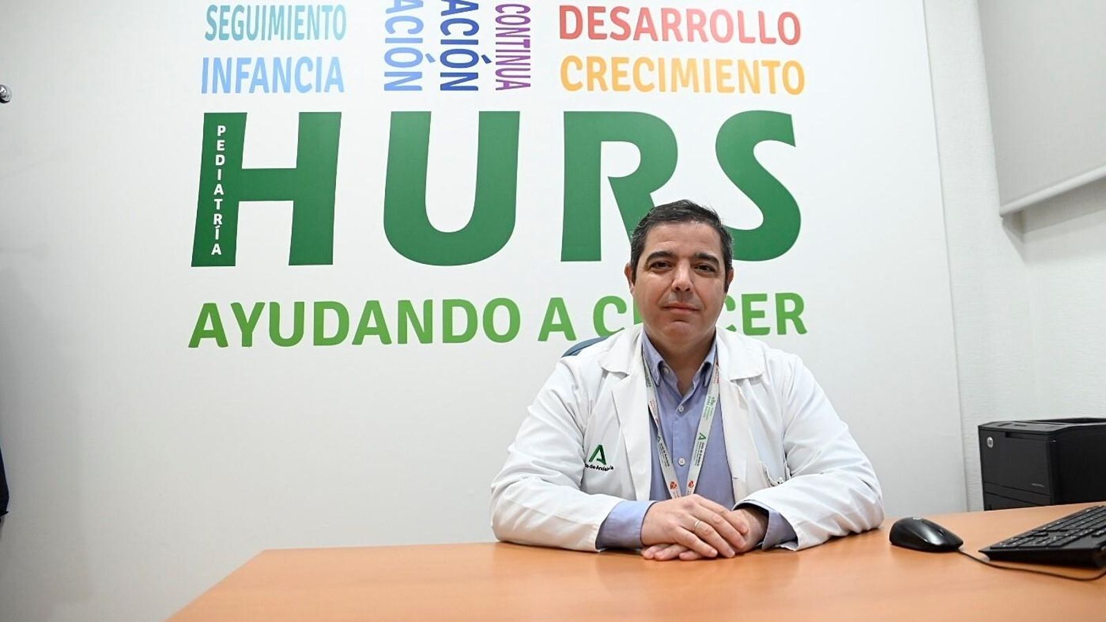 El doctor José Rumbao, en su despacho del Hospital Infantil del Reina Sofía.