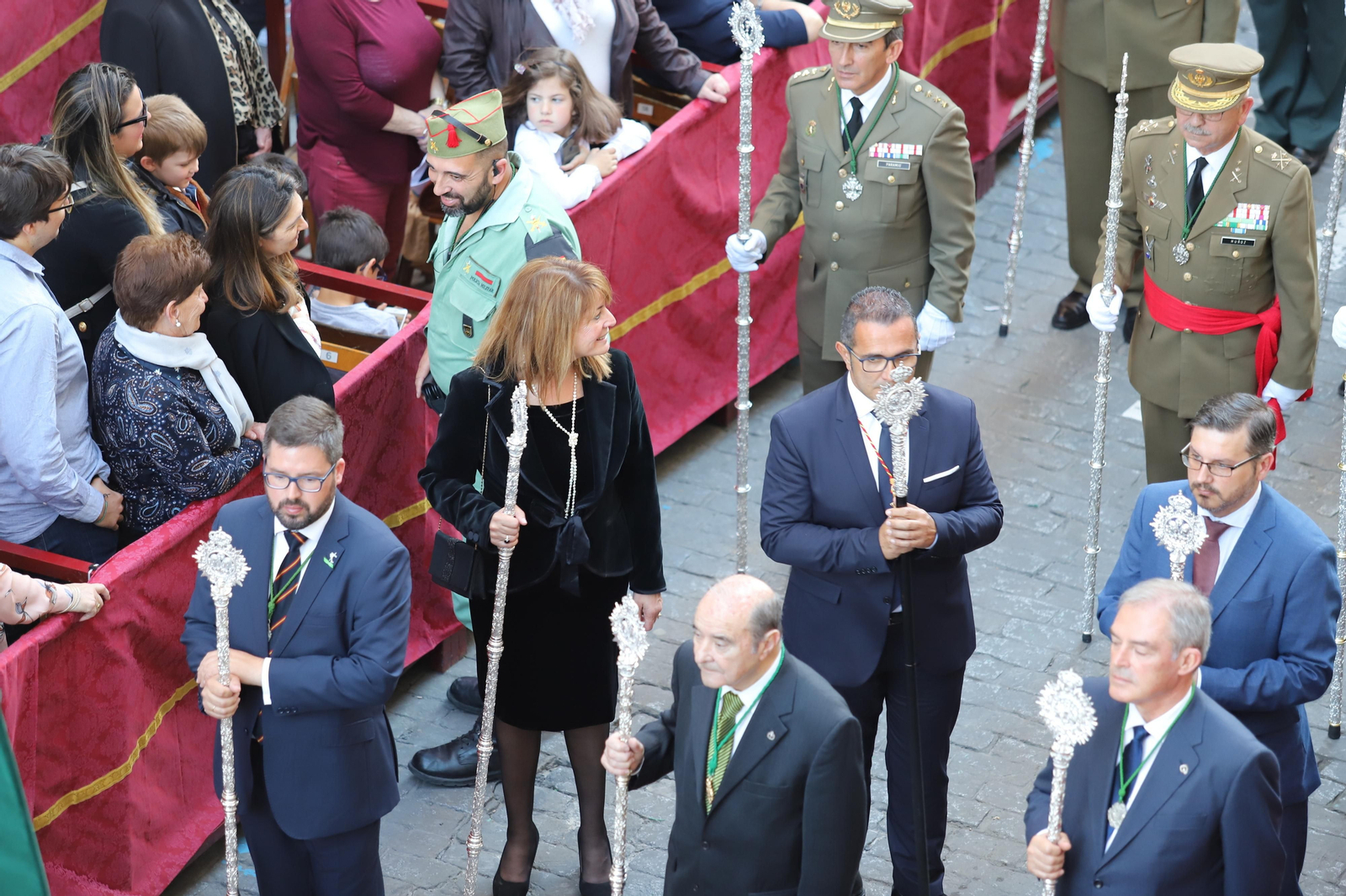 Procesión del Cristo de la Vera Cruz, escoltado por la Legión en las calles de Huelva