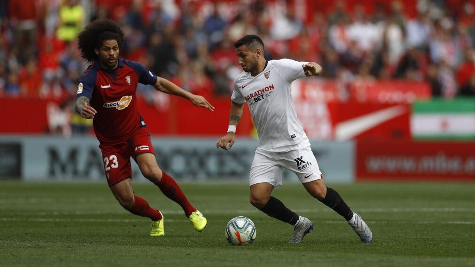 Rony Lopes ante Aridane en una de sus escasas apariciones en la Liga, ante Osasuna.