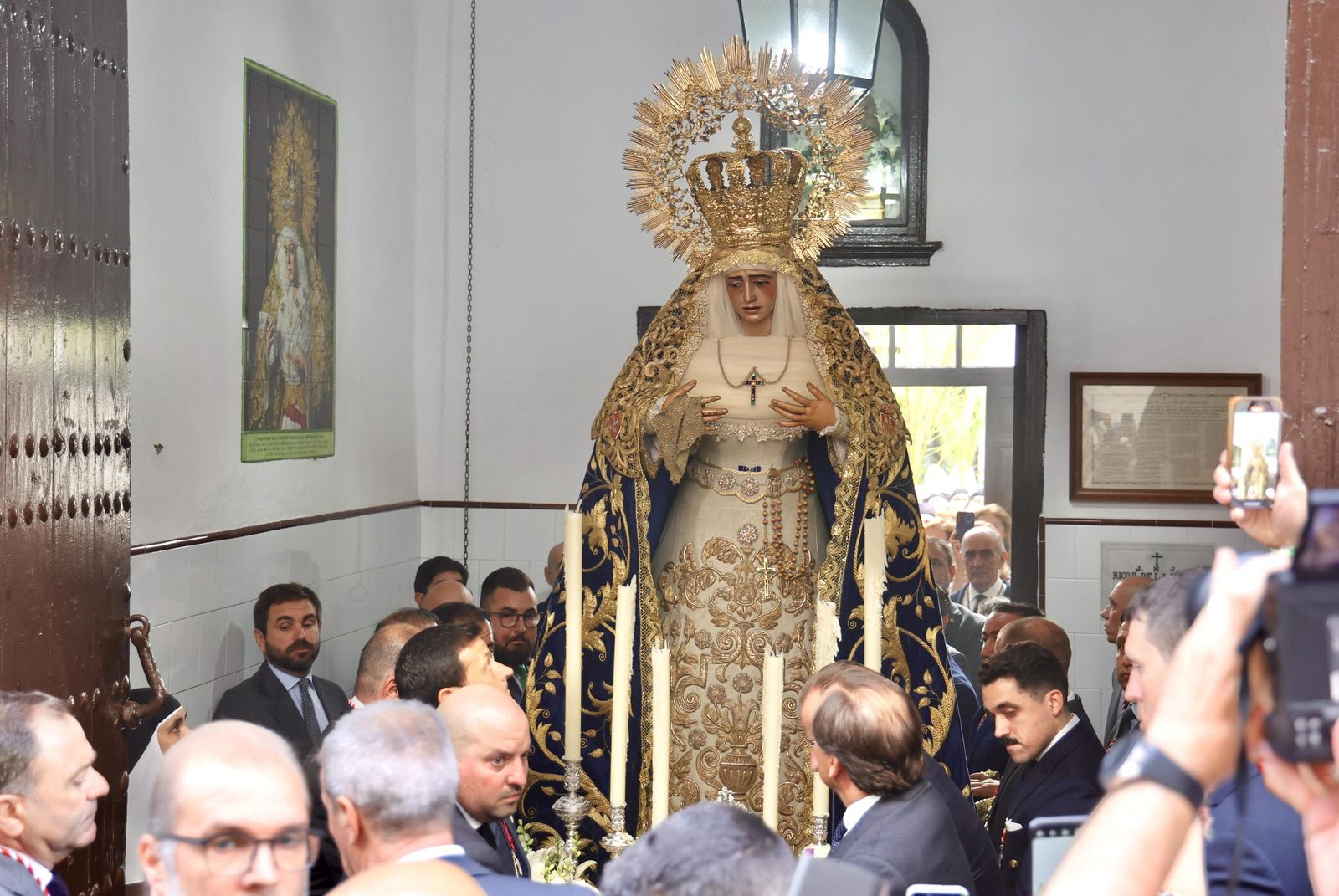 Traslado de la Virgen de la Amargura de Santa Ángela de la Cruz a San Pedro