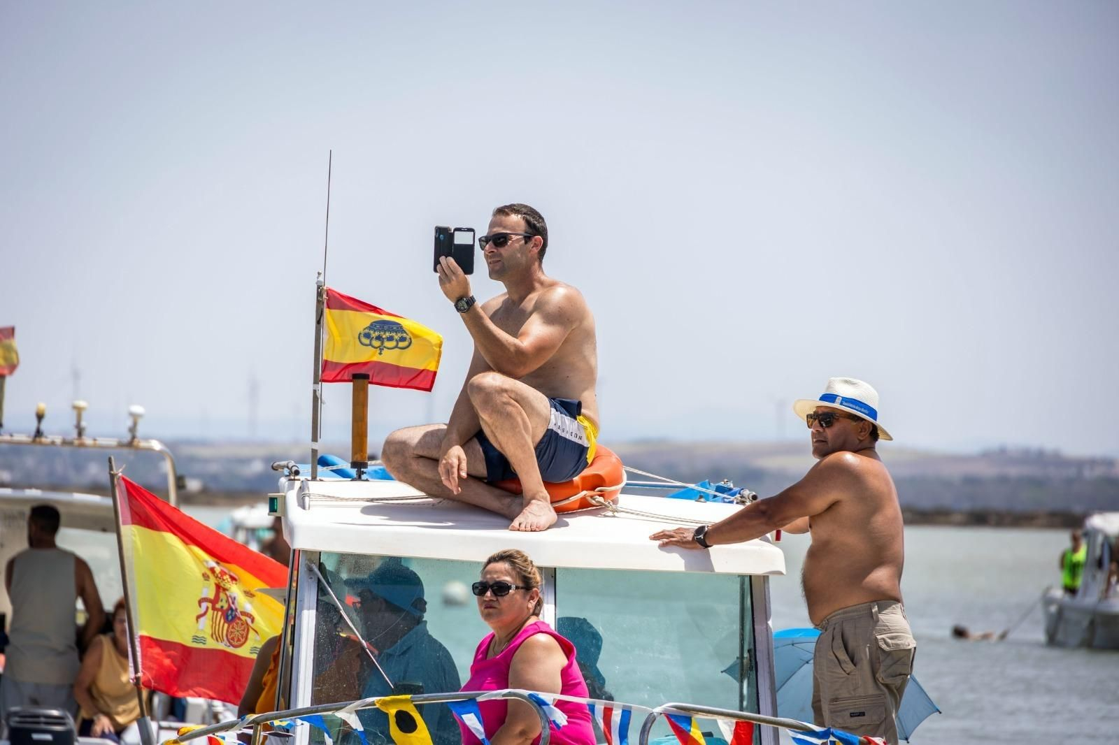 Las imágenes de la procesión marítima de la Virgen del Carmen de Gallineras en San Fernando