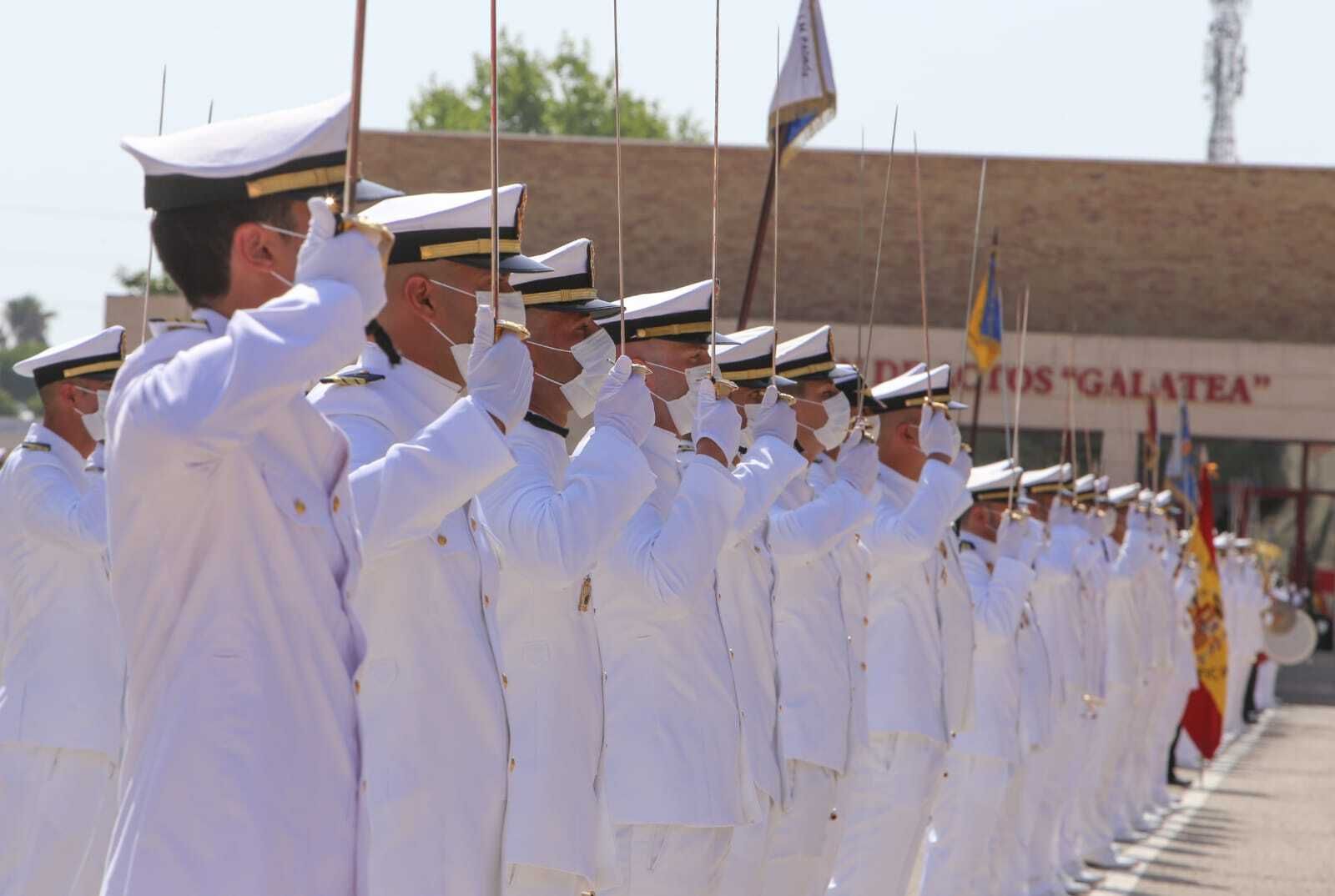 Entrega de despachos en la Escuela de Suboficiales de la Armada