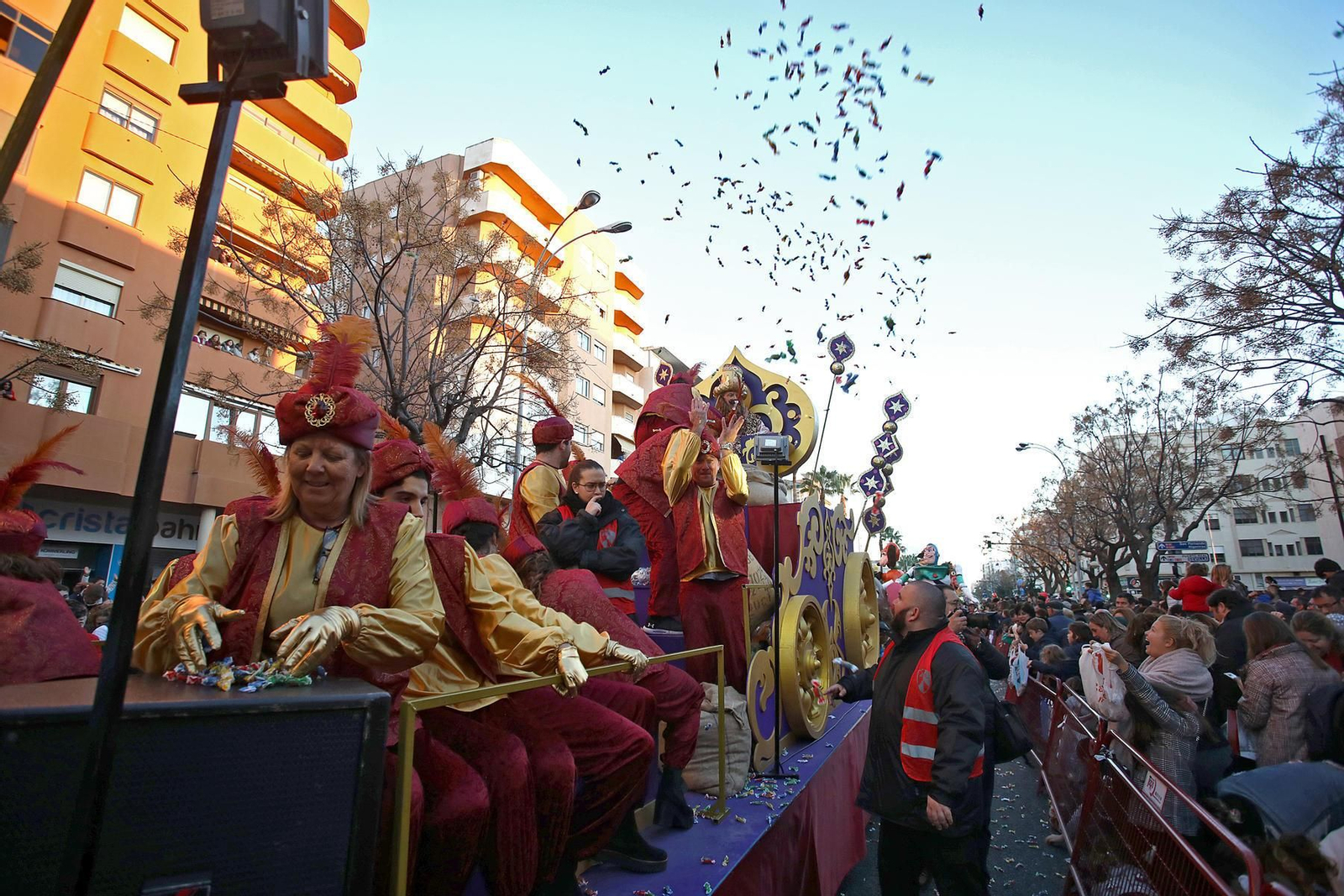 Las imágenes de la cabalgata de Reyes Magos de Cádiz