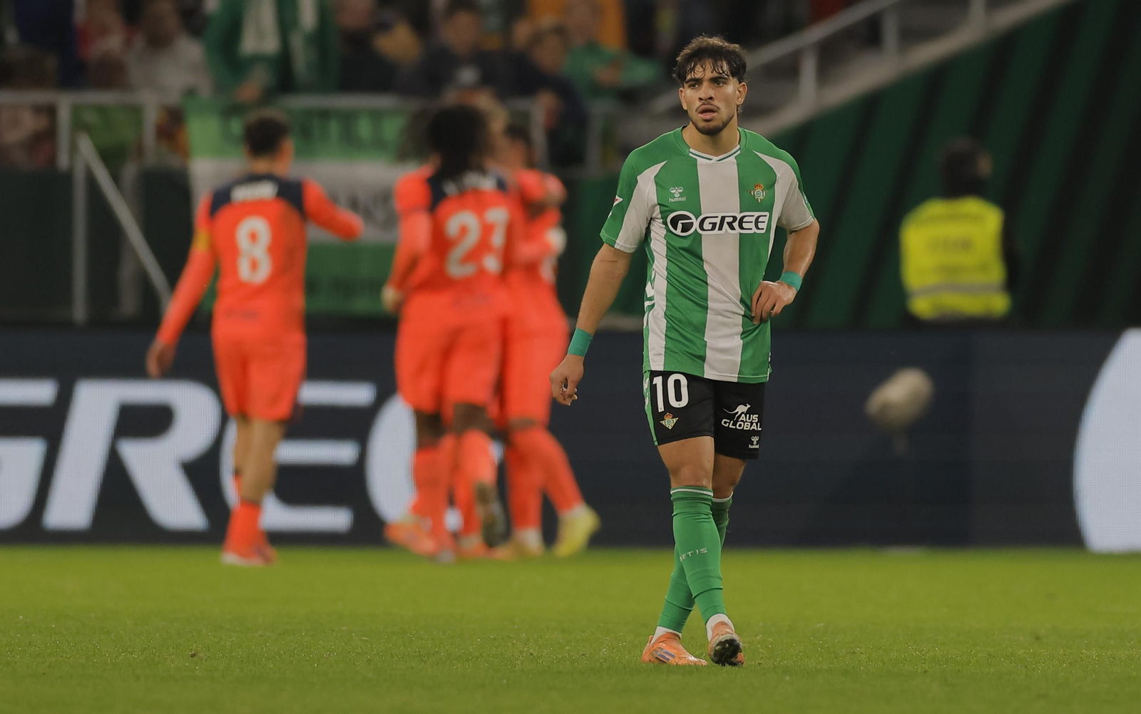 Abde, contrariado despúes de uno de los goles del Barcelona.