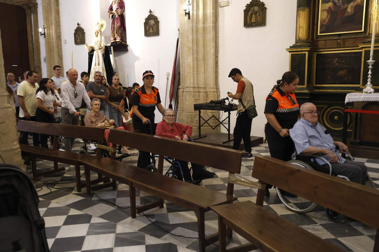 Las fotos del paso bajo el manto de la Virgen de la Luz de Tarifa