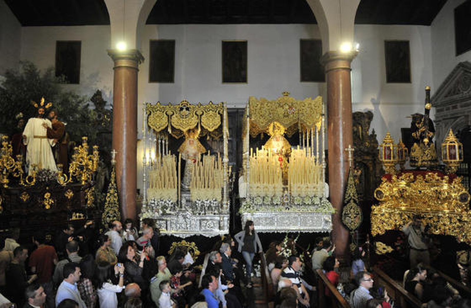 San Roque, junto a La Redención en la iglesia de Santiago.  Foto: J. C. Vázquez