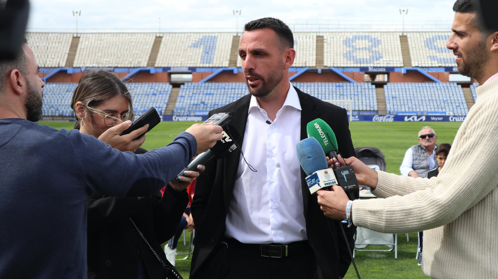 Las mejores imágenes de la renovación de Rubén Gálvez