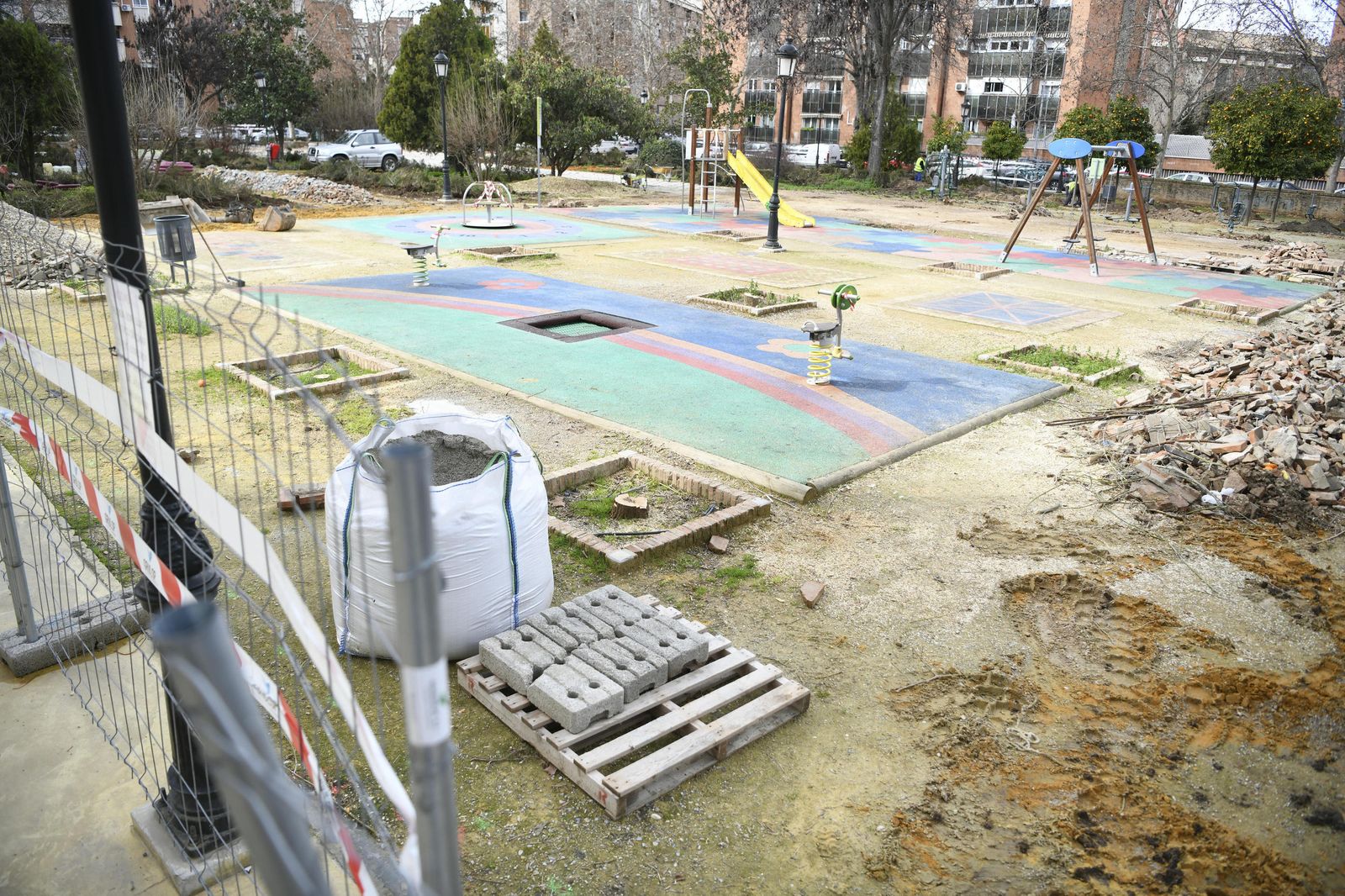 Fotos: así ha quedado la Plaza Escultor López Burgos tras otra poda en Granada