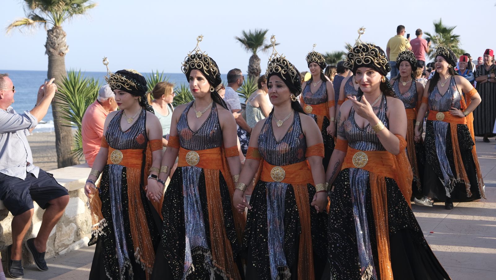 Imágenes de la carrera de cintas a caballo en las Fiestas de Moros y Cristianos de Mojácar
