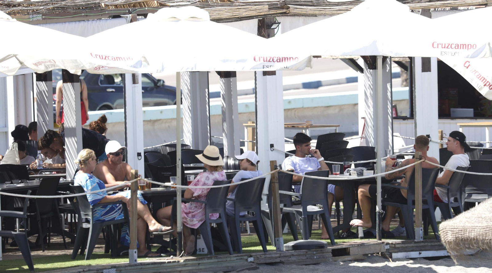 Fotos del primer domingo de julio en las playas de La Línea