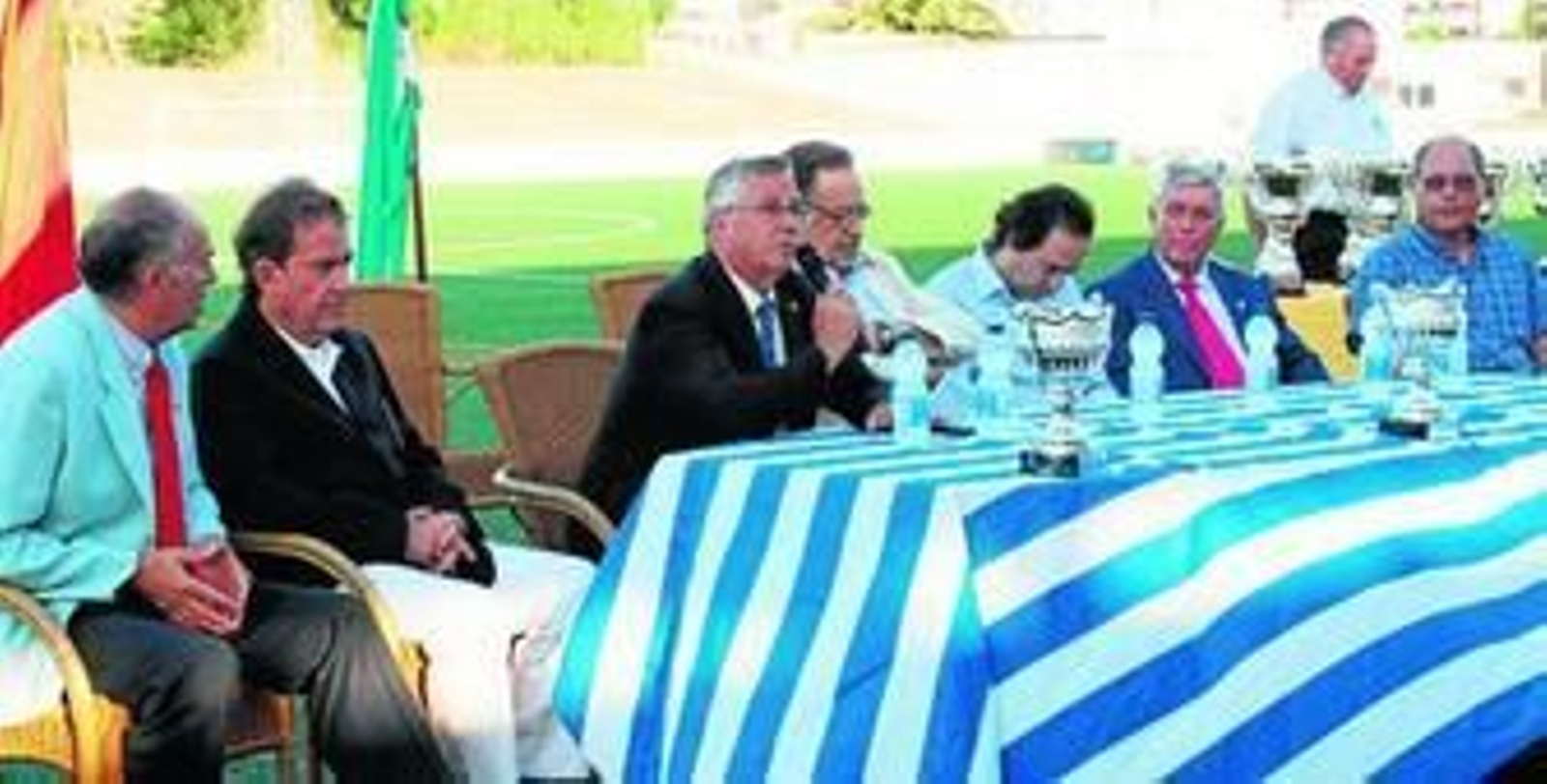 Félix Pérez, recordando al fallecido Gallardo desde la presidencia, que también ocuparon Miguel Ortiz, González Camacho, Eduardo Herrera, Manuel Remesal, De la Corte y Manuel Herrera.