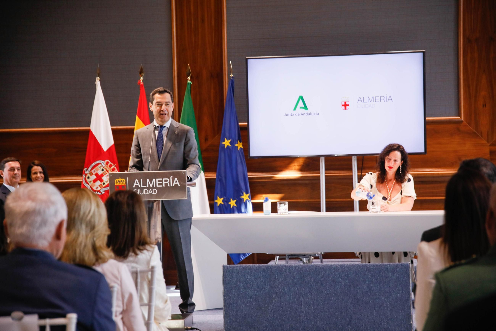 Imágemes de la casa consistorial de Almería