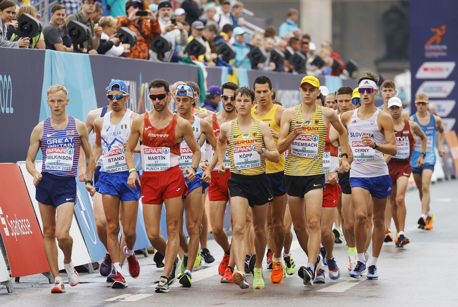 Los marchadores no están de acuerdo con la medida adoptada.
