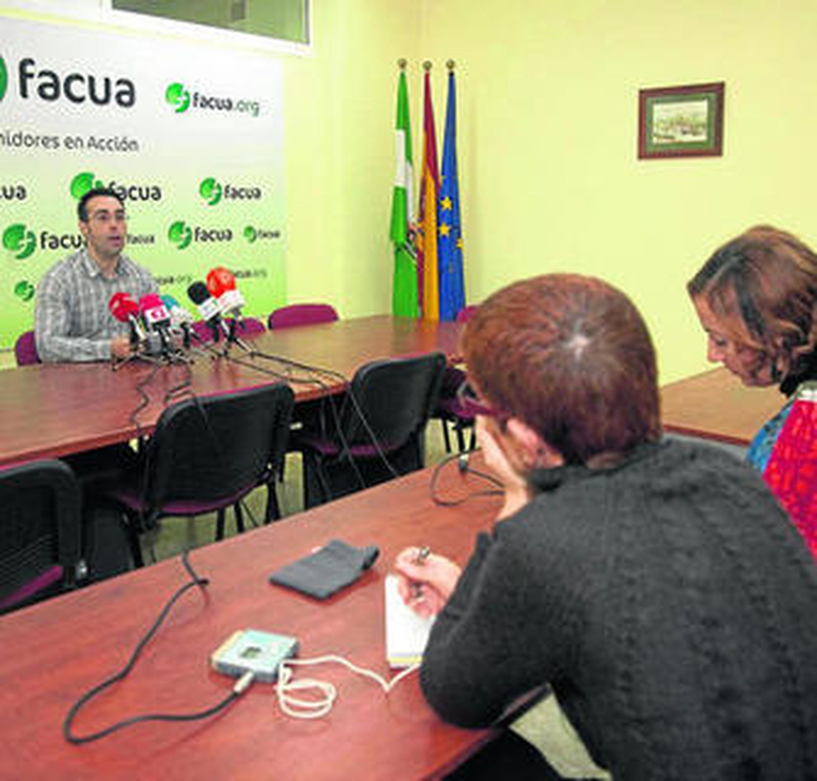 El portavoz de Facua, Rubén Sánchez, ayer durante la rueda de prensa.