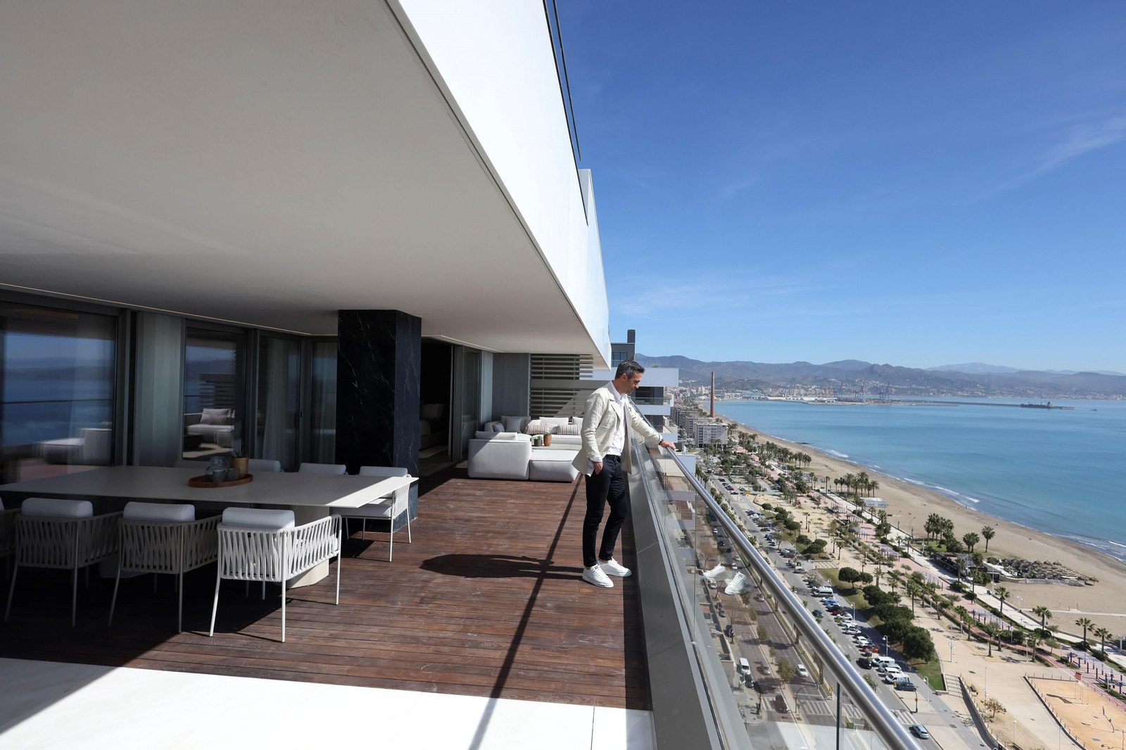 Así son los pisos de lujo de las torres de Sierra Blanca en Málaga, en fotos