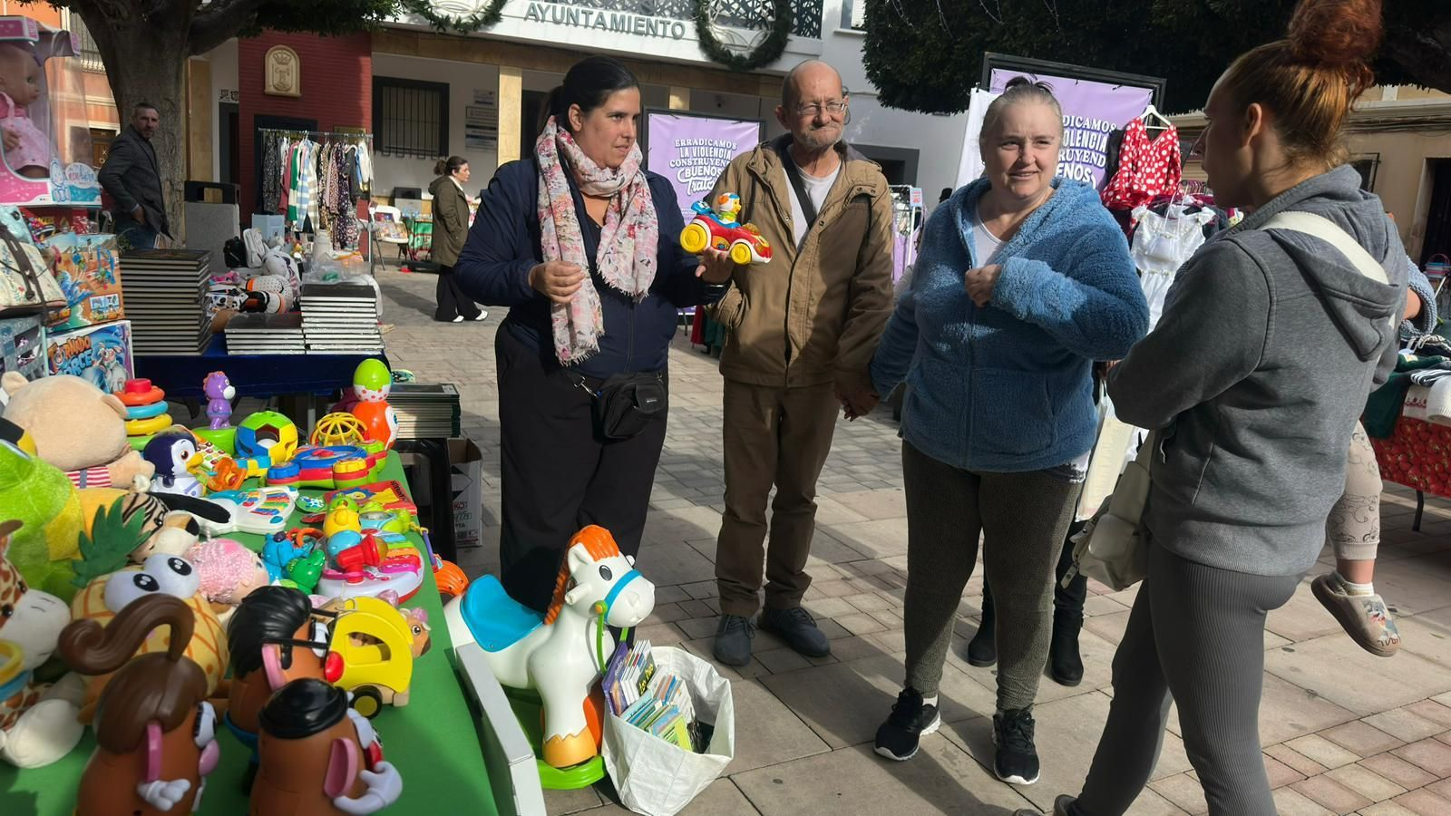 Huércal de Almería da una segunda vida a la ropa y tecnología: así se ha vivido Huercallapop