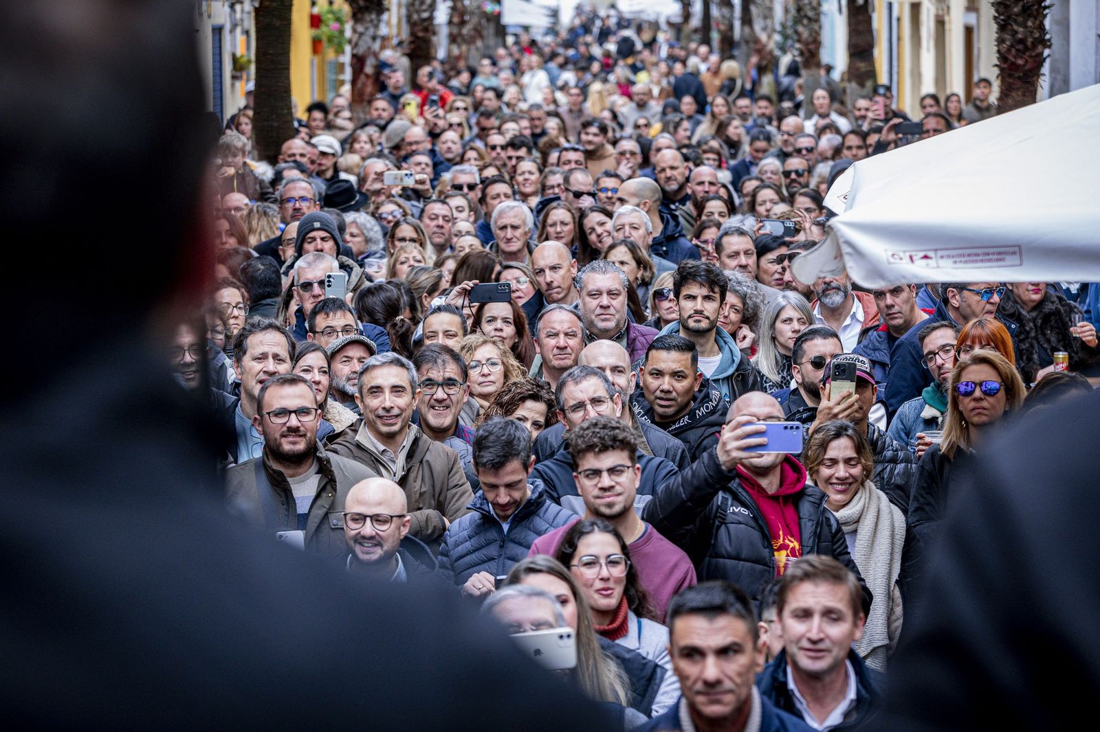 Las imágenes de la erizada popular del Carnaval de Cádiz 2026