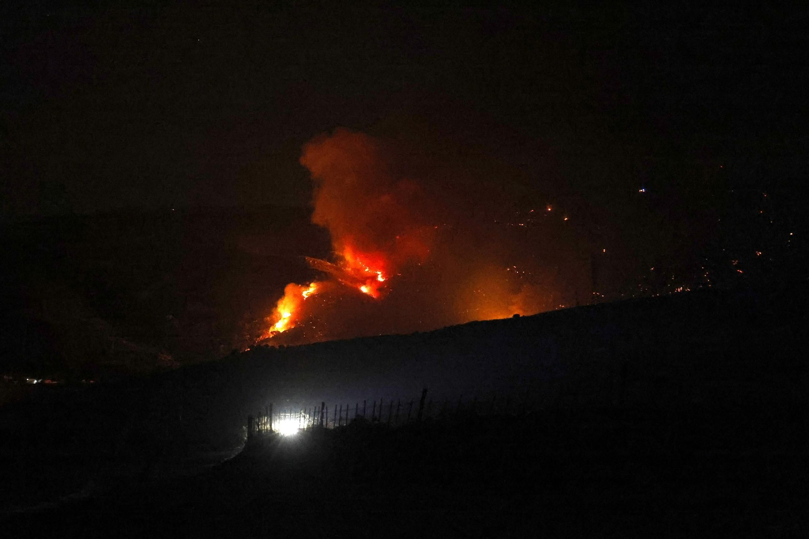 El incendio de Tarifa, durante la noche.