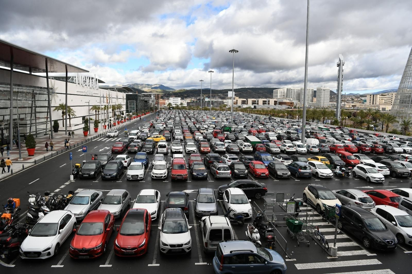 Así ha sido la primera mañana de los centros comerciales de Granada con la nueva movilidad