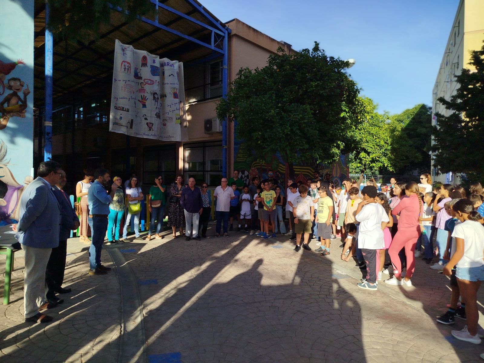 Celebración del rally fotográfico por Santiago organizado por el colegio Luis Vives de Jerez.